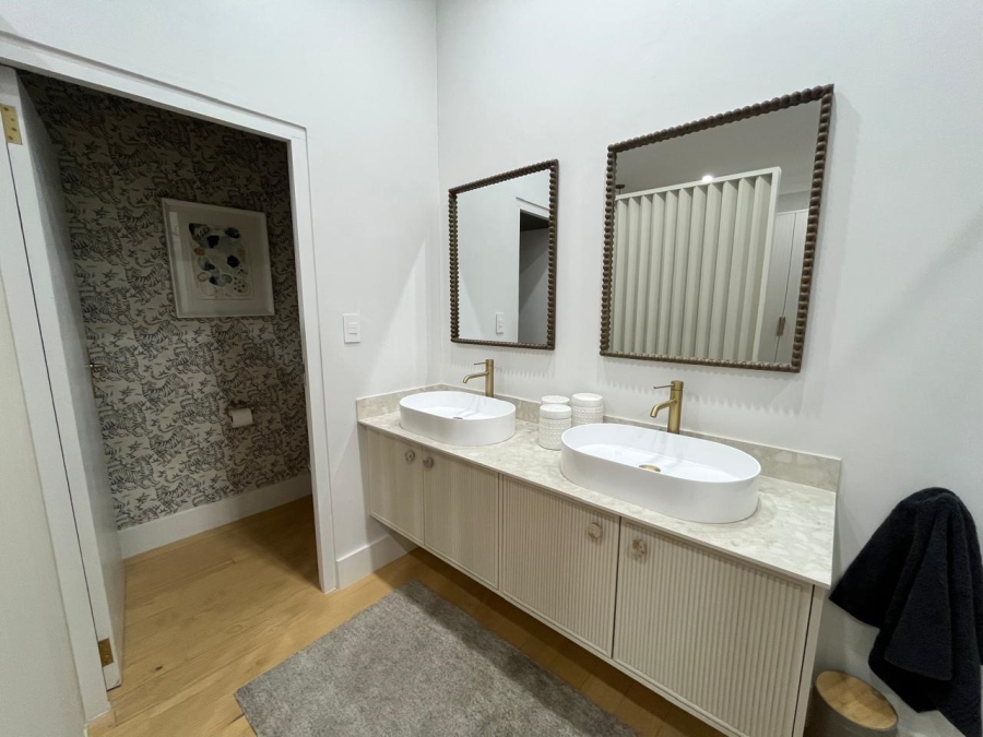 4 Bedroom Property for Sale in Oranjezicht Western Cape